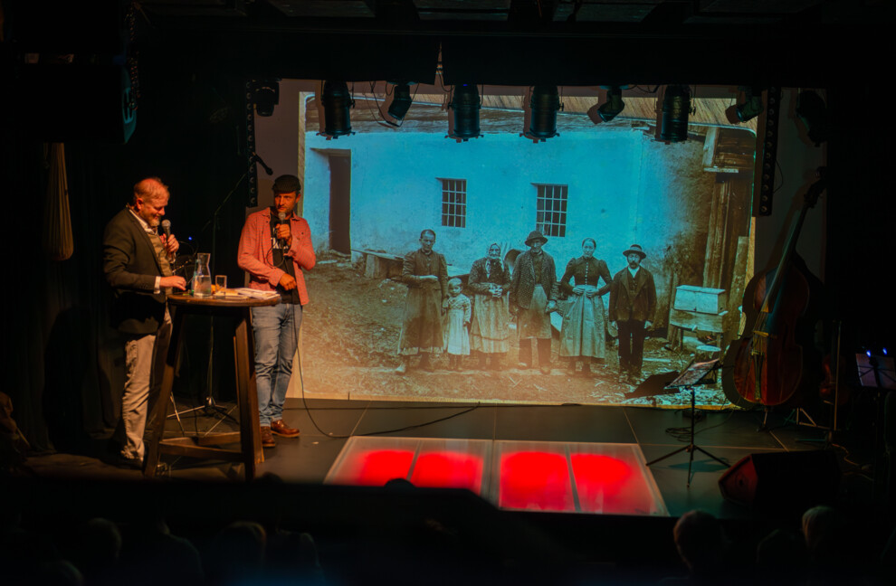 Huldigung an die ermordete Einöd Waberl