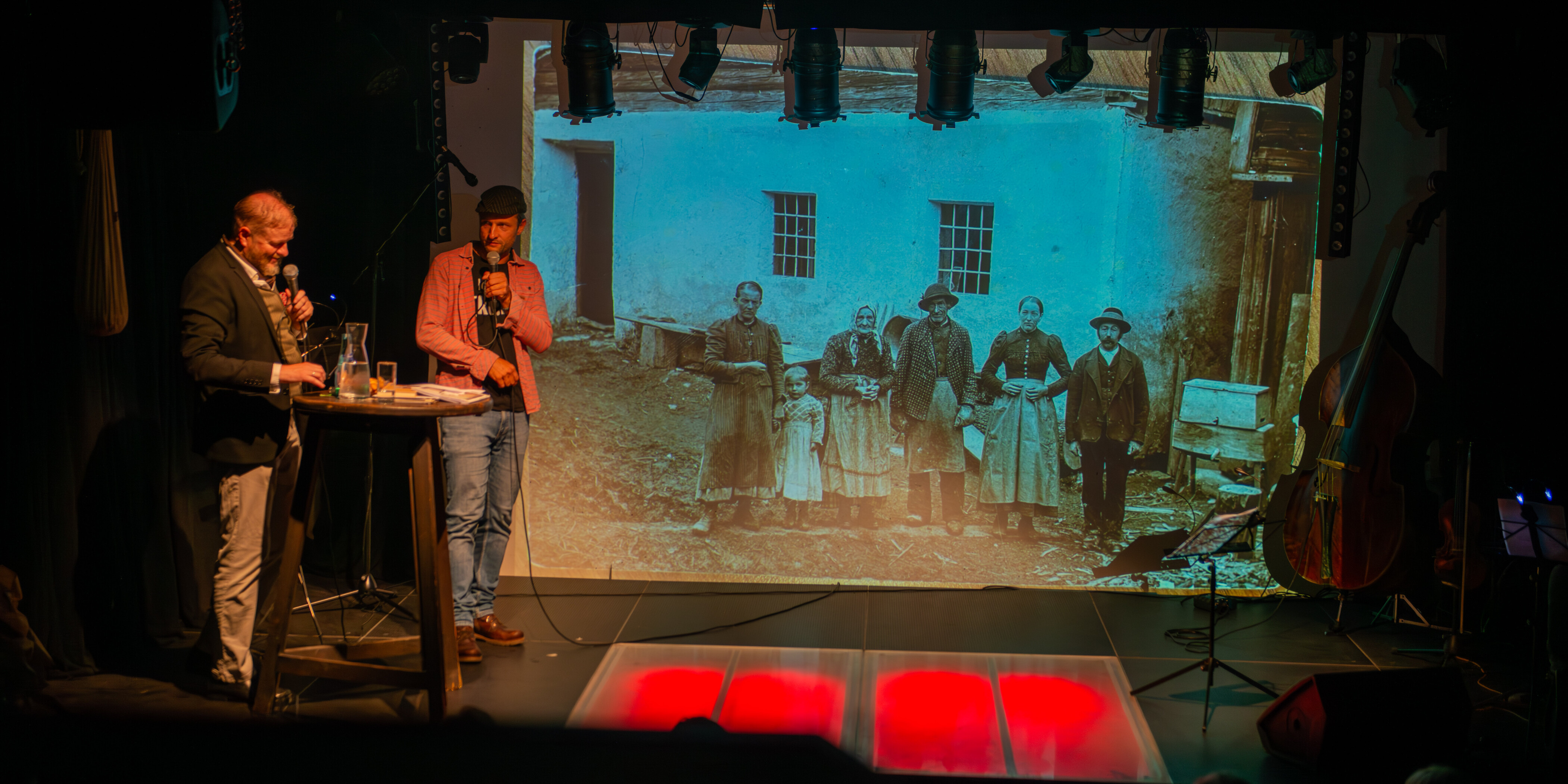 Huldigung an die ermordete Einöd Waberl