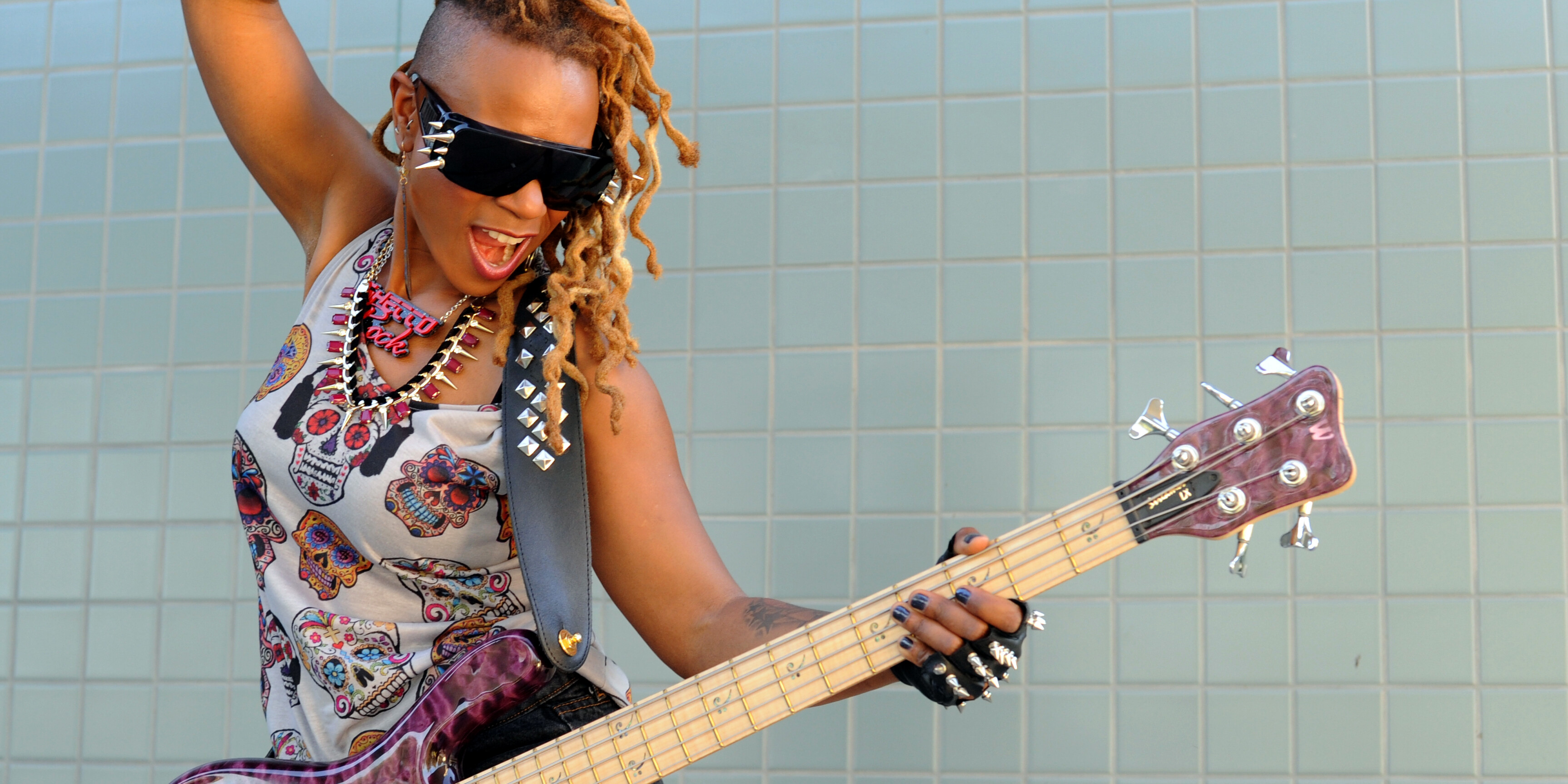 DIVINITY ROXX - TopAct!