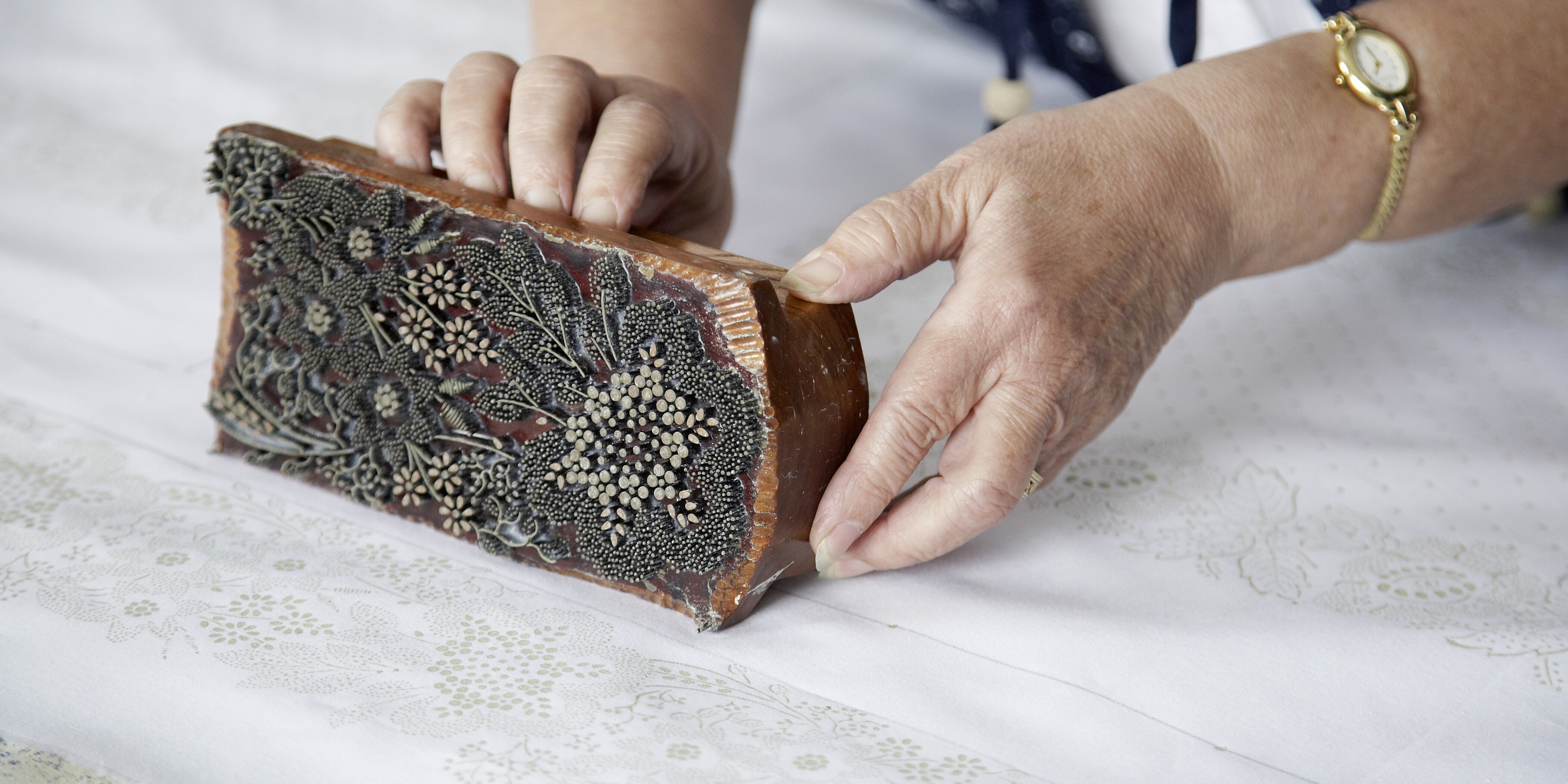 Stoffdruck mit traditionellen Modeln